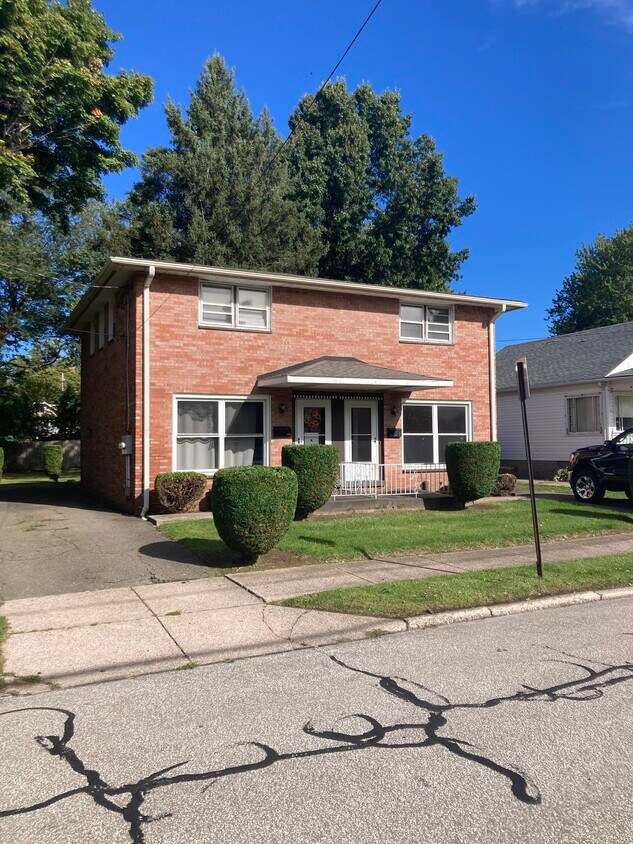 234 E 33rd St, Erie, PA 16504 Townhome Rentals in Erie PA