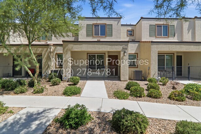 Foto del edificio - NW! 3 Bedroom Townhouse!! Gated!! Parks!! All Tile Floors Downstairs!! 2 Car Garage!!!
