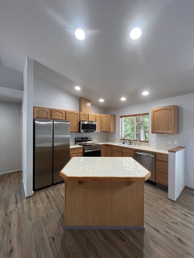Building Photo - Remodeled 3-Bedroom 2-Bathroom Rambler