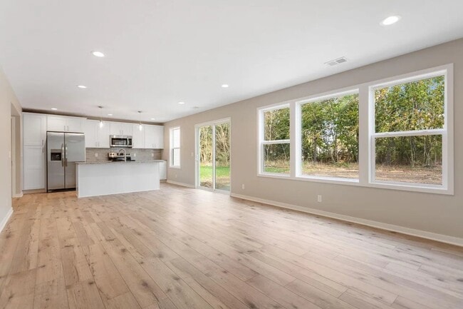 Building Photo - 737 Butternut Dr