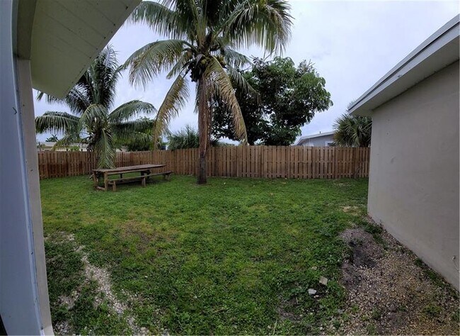 Foto del edificio - 3490 SW 19th St