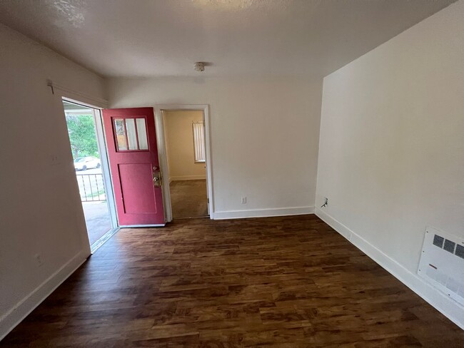 Building Photo - 1544 8th St