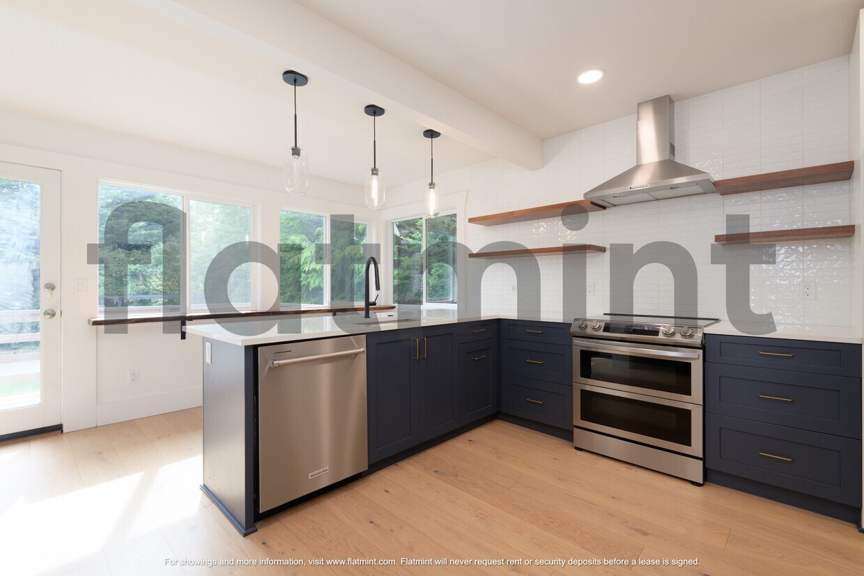 Foto principal - 8520 13th Ave NW