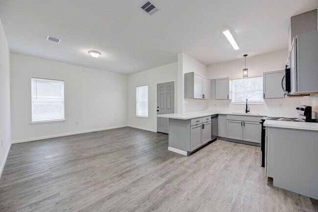Foto del edificio - 1 Month FREE! Brand-New Duplex in Houston