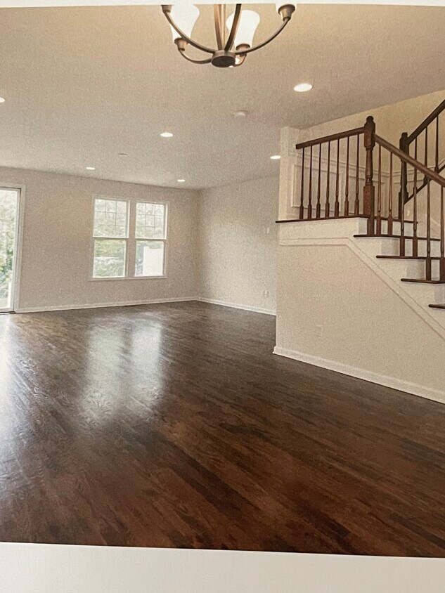 Primary Photo - 77 Riverhead Rd