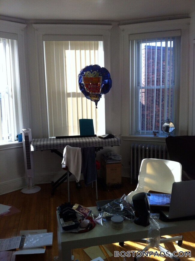 Foto del edificio - 121 Park Dr