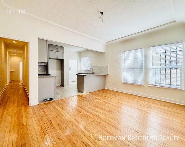 Building Photo - 330 1/2 N Genesee Ave