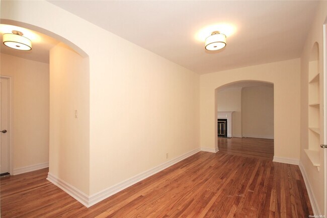 Foto del edificio - 160 S Middle Neck Rd