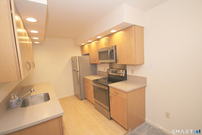 Building Photo - 50 Aiken St