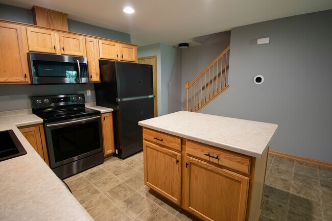 Foto del edificio - 3057 Venice Ln NW