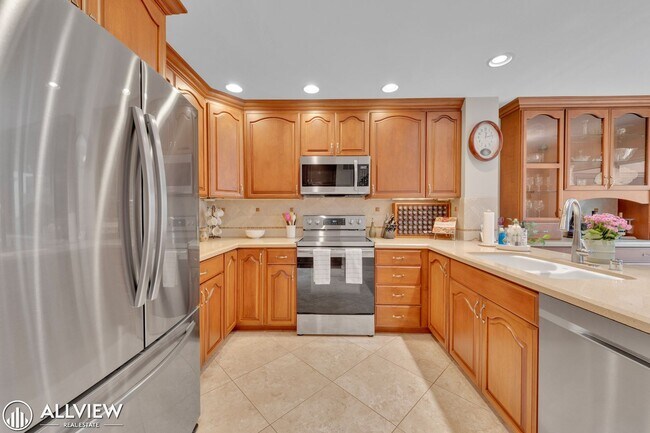 Foto del edificio - Spacious 4BD Rancho Bernardo Townhome | Pool, Spa, Tennis & Golf Course Setting