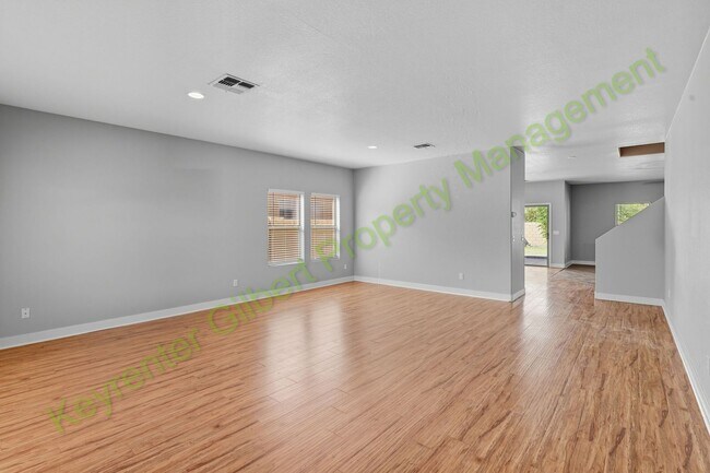 Foto del edificio - 5 bed / 2.5 bath Home in the San Tan Heigh...