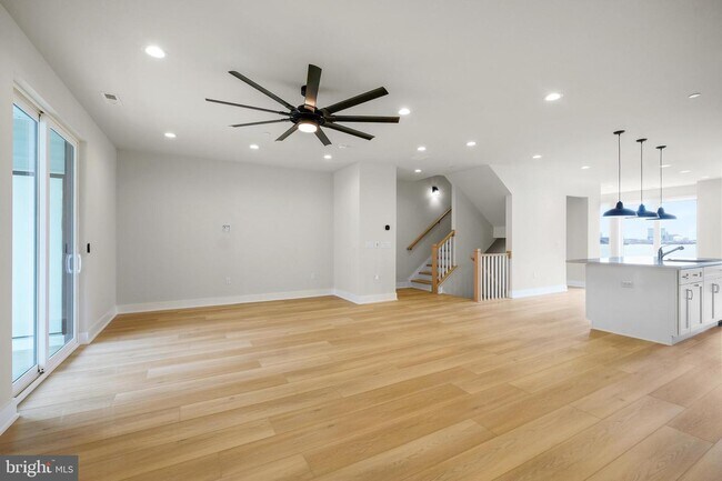 Building Photo - 3001 Schirra Dr
