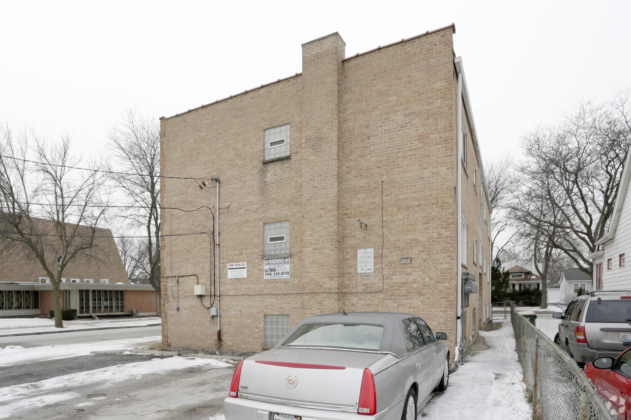 Building Photo - 1945 S 17th Ave