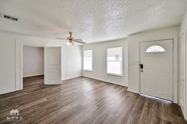 Building Photo - 404 Lanola Ct