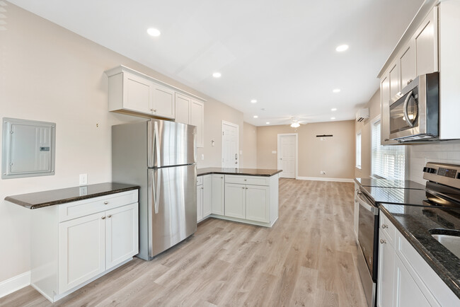 Open floor plan, allows you to decorate it like you want to - 219 E State St