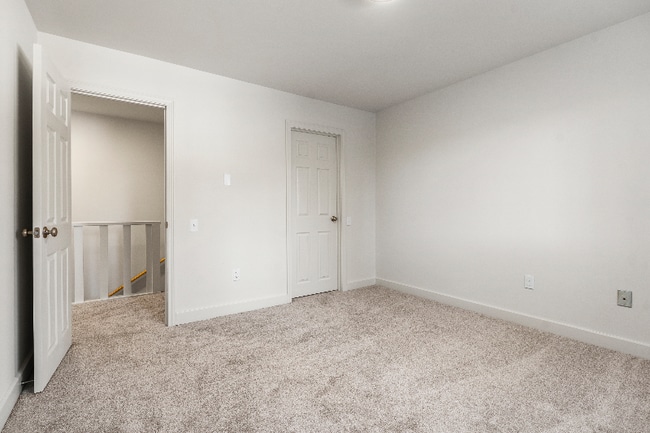 Building Photo - 17 Ice Pond Rd