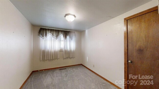 Building Photo - 410 3rd St NW