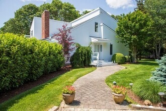 Building Photo - 5 Cedarfield Ln
