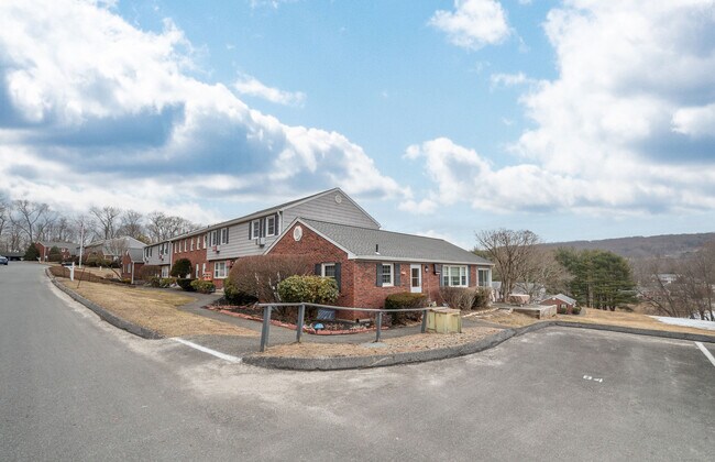 Foto del edificio - 86 Old Farms Ln