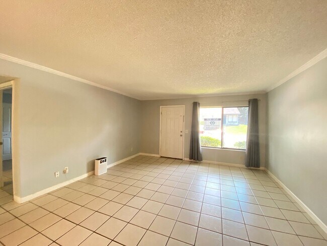 Foto del edificio - Just reduced!!! Ready to move in!! 3/2 Con...