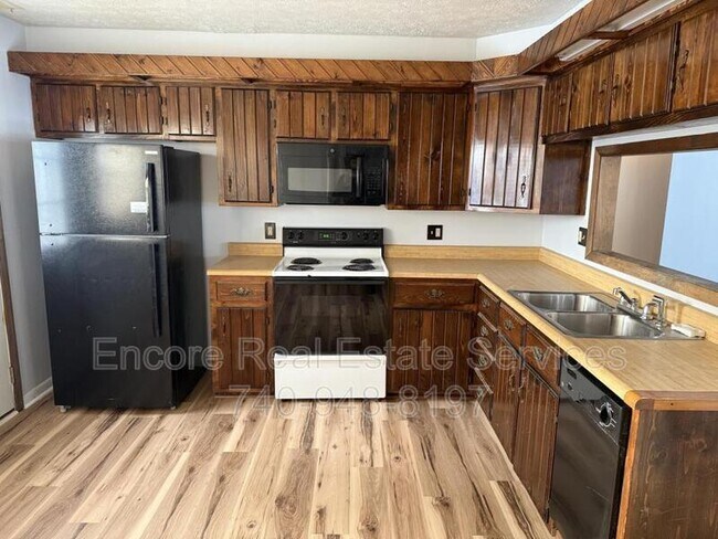 Foto del edificio - 545 Seneca Dr