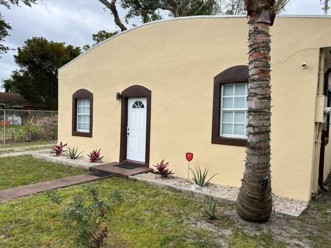 3 bedroom in Miami FL 33142 - 3 bedroom in Miami FL 33142 House