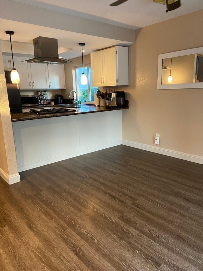 Foto del edificio - 15165 Paige Ave