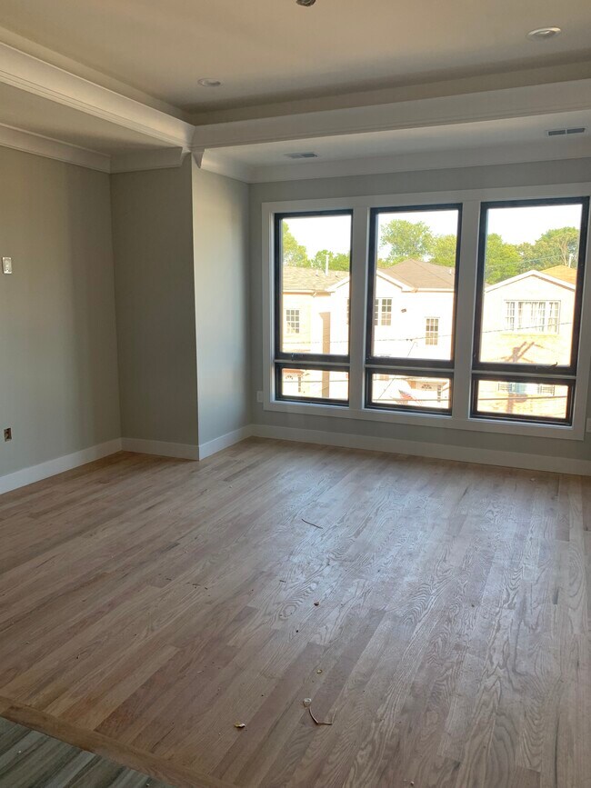 Living Room - 684 N 5th St