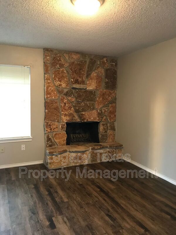 Building Photo - 1604 Sun Valley Dr