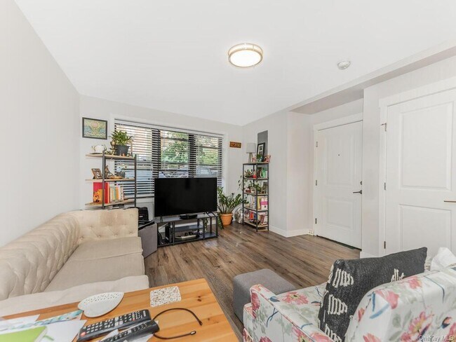 Foto del edificio - 3214 Johnson Ave