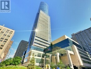 Building Photo - 386 Yonge St