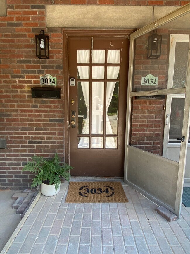 Foto del edificio - 3034 Marshall Ave