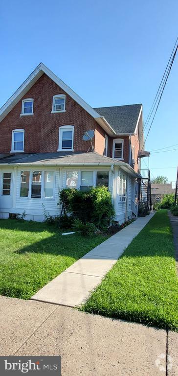 Building Photo - 125 E 4th St
