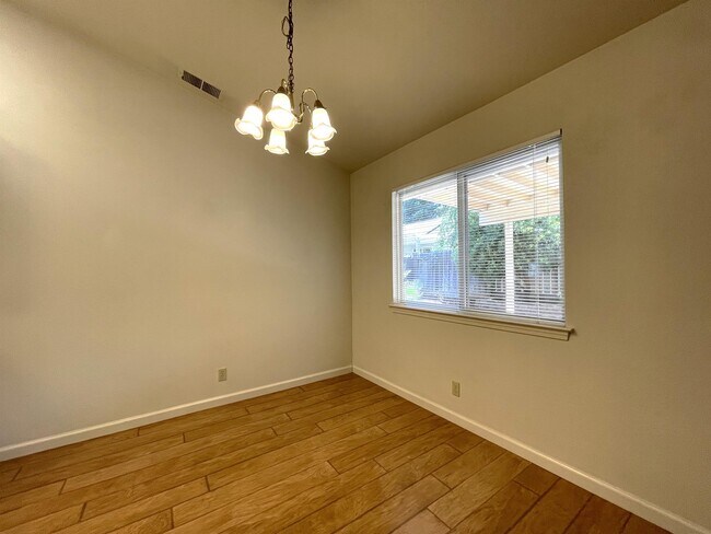 Building Photo - 2618 Navarro Dr