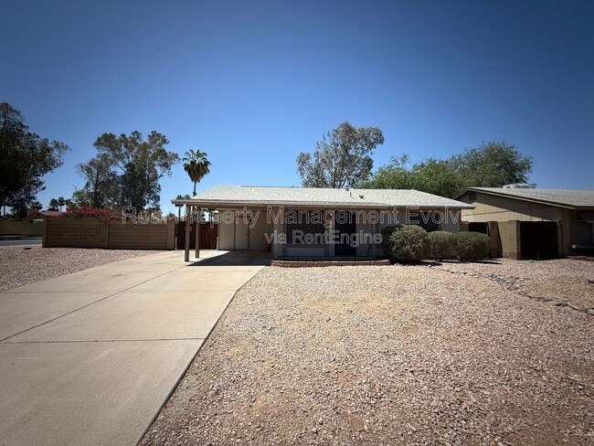 Building Photo - 2401 W Fremont Dr