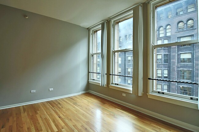 Foto del edificio - 349 S Dearborn St