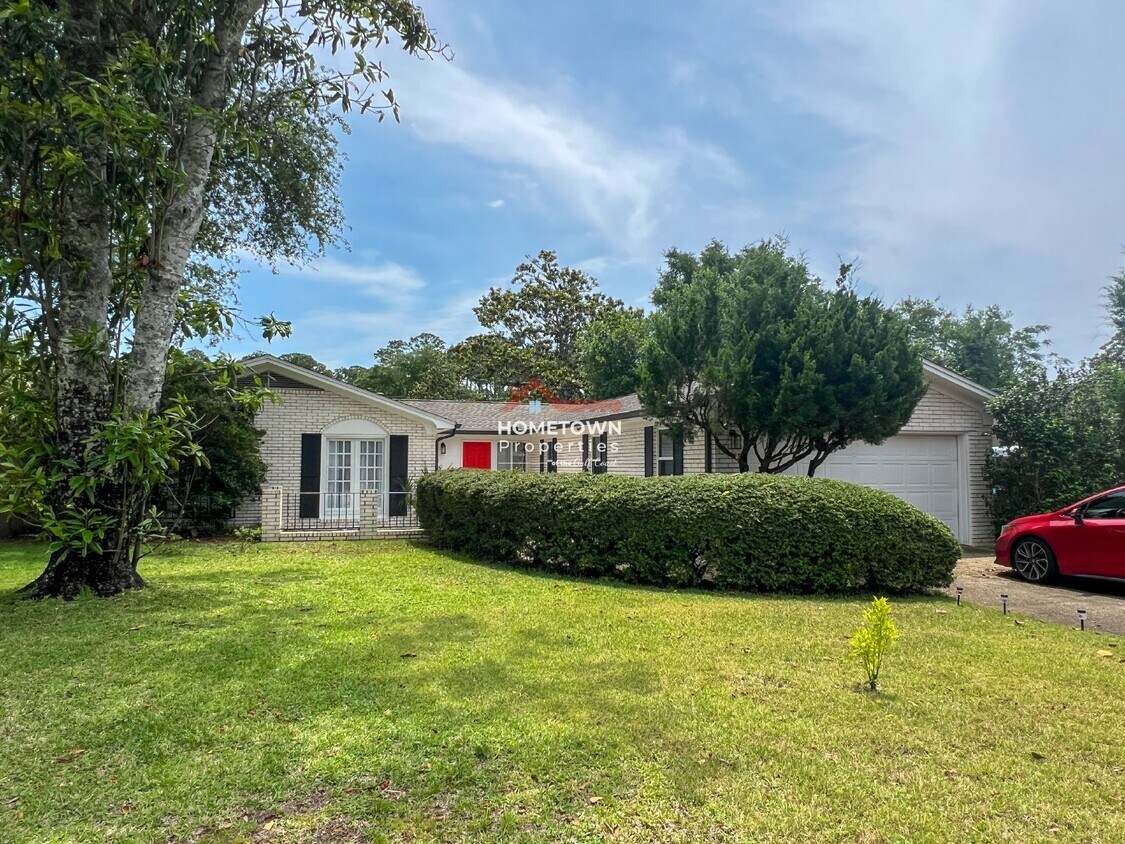 Primary Photo - Gulf Breeze Proper Home with Pool