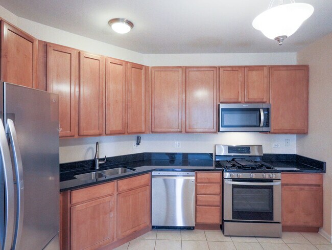 Building Photo - 715 Astor Ln