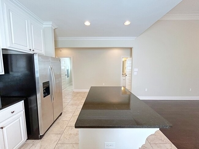 Building Photo - 4 Bedroom House in a Great Location