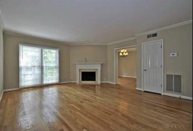 Building Photo - 105 Saint Charles Pl