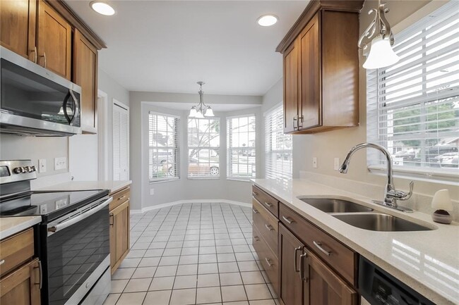 Foto del edificio - 4000 Downey Ct