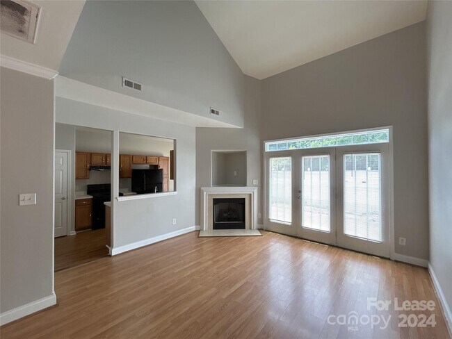 Foto del edificio - 8340 Carob Tree Ln