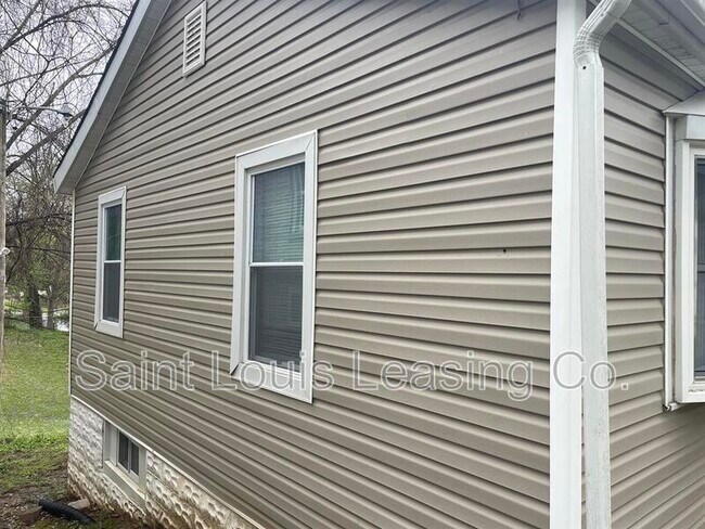 Building Photo - 6155 Emerald Ave