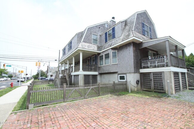 Foto del edificio - 432 Lake Ave