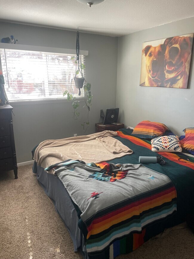 Foto del edificio - 1925 W Plum St