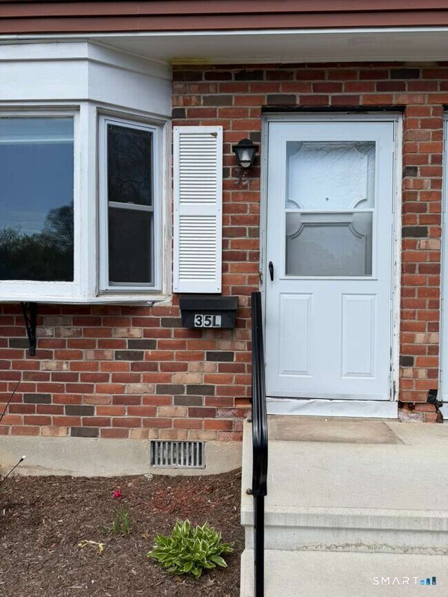 Foto del edificio - 35 Leslie Rd