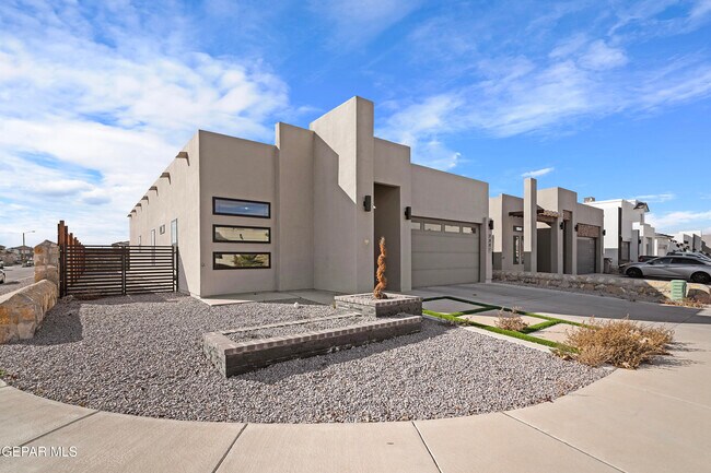 Building Photo - 2801 Tierra Garden Dr