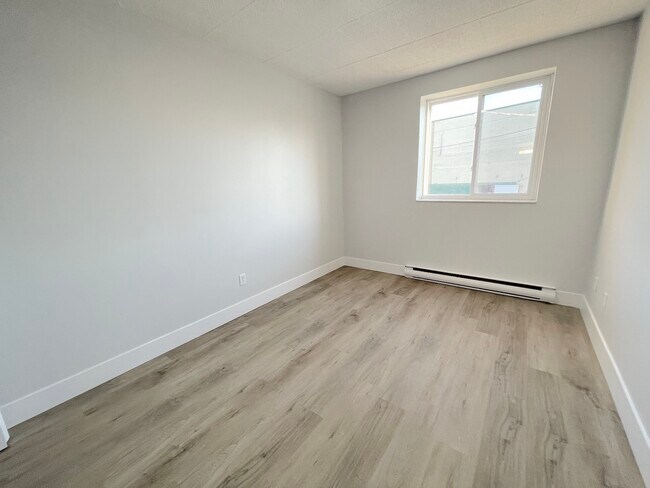 Photo du bâtiment - 360 Tecumseh Rd W