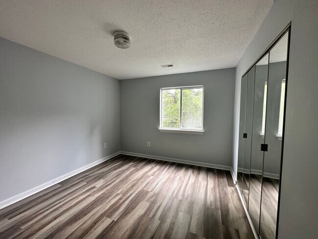Foto del edificio - 1203 Jamestown Rd
